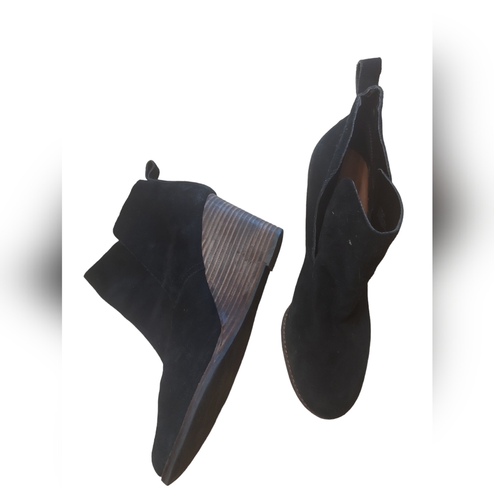 11 Lucky Brand Black Suede Wedges